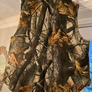 Carhartt insulated Realtree Camo Vest size Large.  Hard to find.
